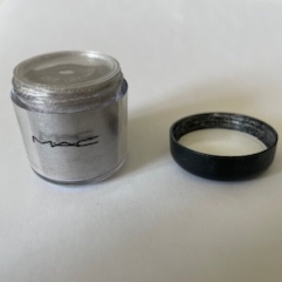 MAC Silver Fog Pigment - Picture 1 of 4